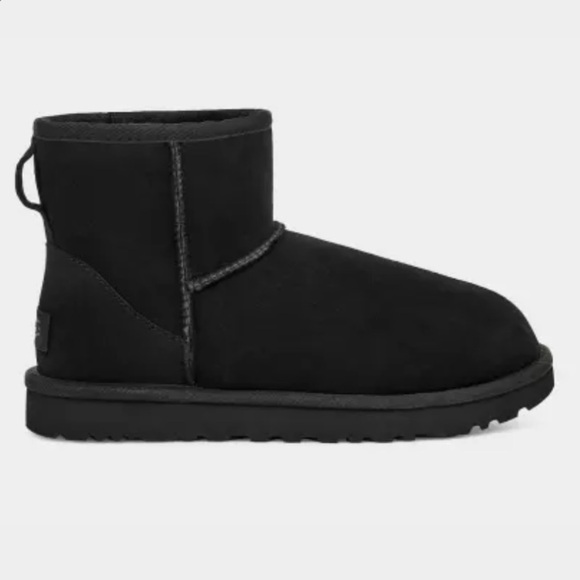 Uggs Classic Women’s Mini ll Boot Black Size 7 NWT - Picture 1 of 16